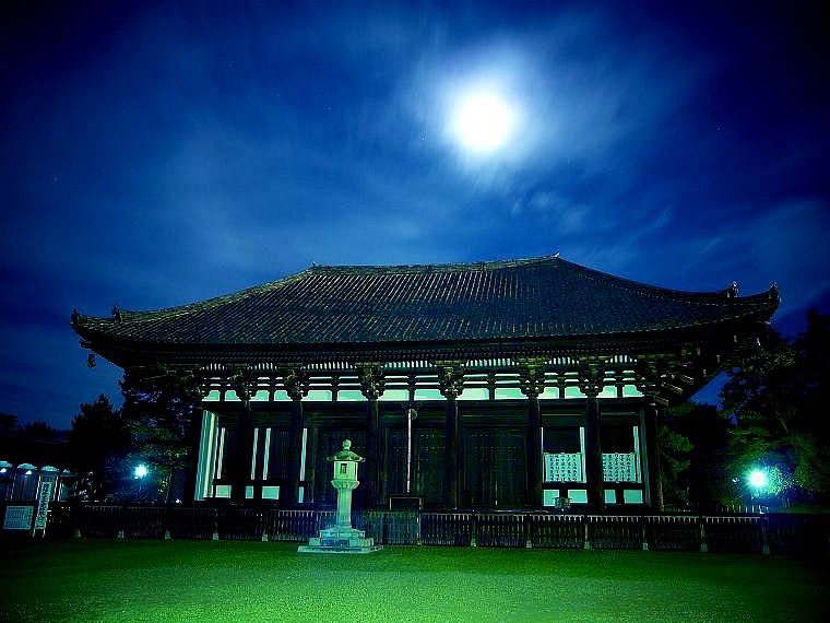 興福寺：満月と東金堂